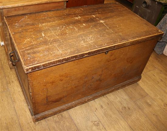 A Victorian scumble blanket box